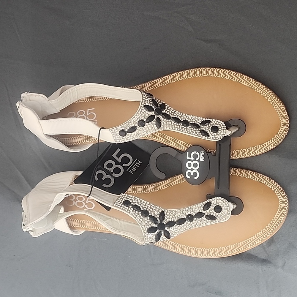 NWT. 385 FIFTH, Style SCARLETT2GOR. Womens Sandal with Rhinestones.